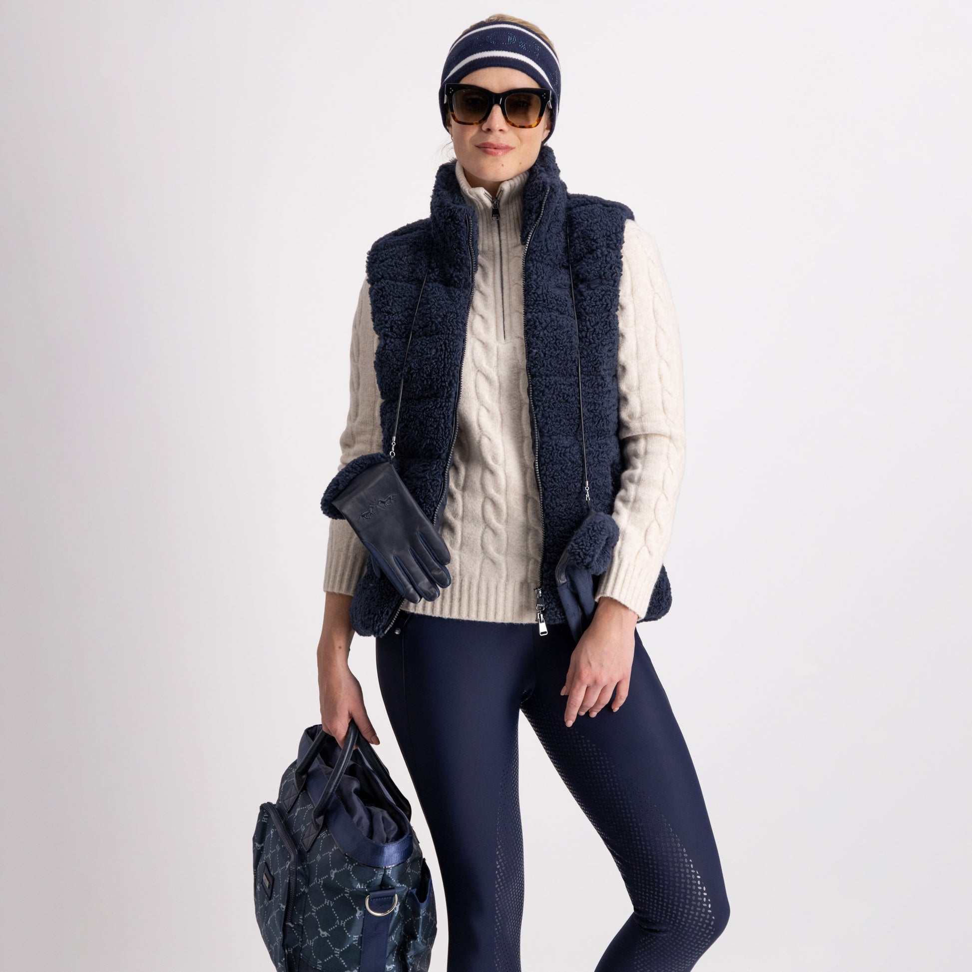Luxe Hvp-Dunya pullover met kabelbreisel, halve rits en hoge kraag. Elegant, warm en functioneel met lurex borduursels en slanke pasvorm.