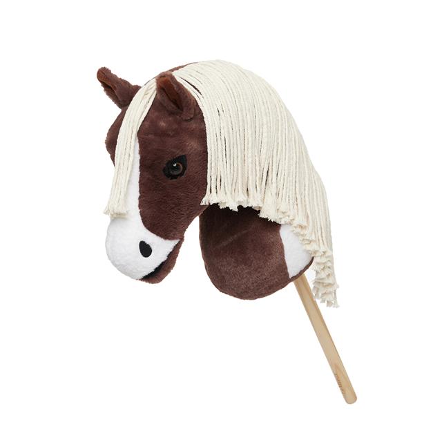 LeMieux Stokpaardje Flash – Bonte Hobby Horse met Vlechtbare Manen & Klittenband voor Accessoires. Dit stokpaardje hobby horse is verkrijgbaar bij Livin Horse Shop. Frontaanzicht hobby horse stokpaardje