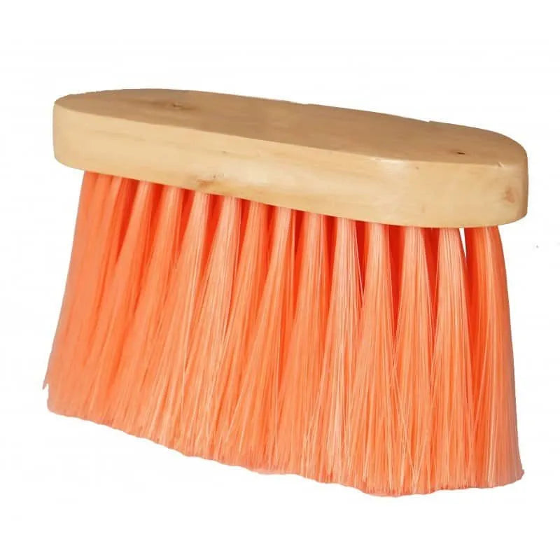 Borstel Hout Lang Zwart Oranje. Zachte oranje houten paardenborstel van Horka met lange kunststof haren. Voor het voorzichtig verwijderen van stof en vuil. Comfortabel in gebruik, 18 x 7 cm.