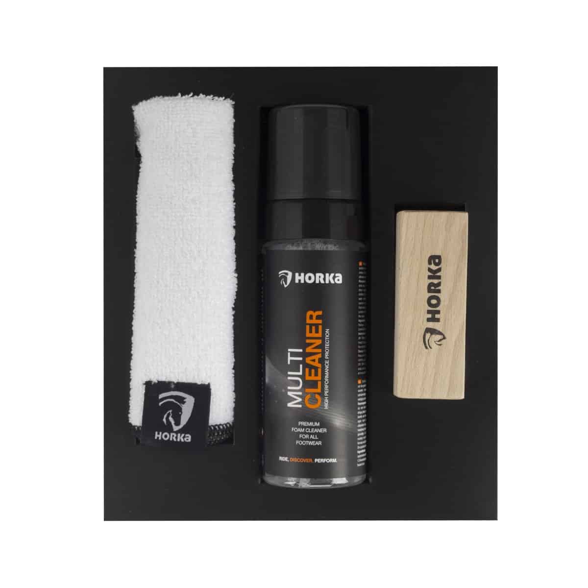 Horka Reinigingsset met schuimreiniger, borstel en doek. Voor alle soorten schoeisel. Reinigt grondig zonder water. Verkrijgbaar bij Livin Horse Shop.