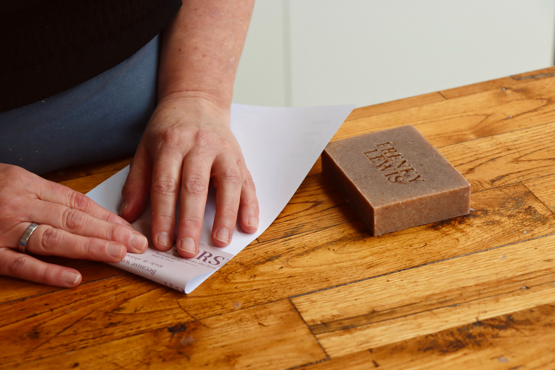 100% natuurlijke shampoobar voor paard, de 1005 natuurlijke shampoobars gworden emaakt in socaile werkplaats, detail