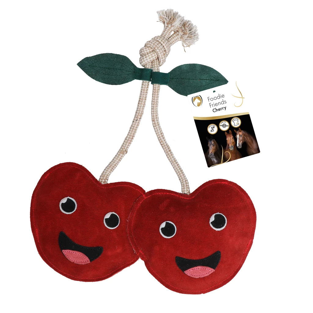 Excellent Horse Foodie Friends Cherry. Voorkom verveling bij je paard met de Excellent Horse Foodie Friends Cherry! Duurzaam paardenspeelgoed met kraakgeluid, gemaakt van leer en touw. Ideaal voor stal of trailer.