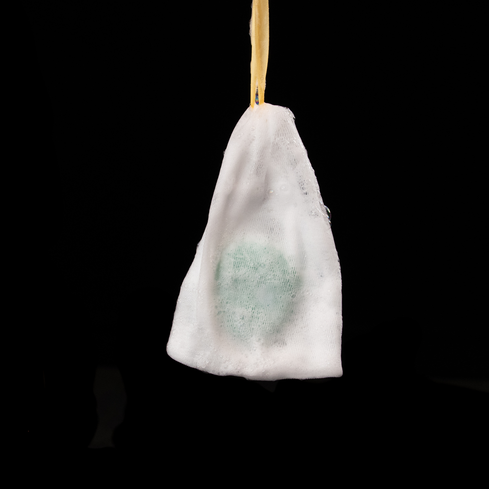 Schuimnetje voor Paarden Shampoo Bar – Duurzaam & Herbruikbaar. Netje shampoobar met shampoo bar voor paard en pony