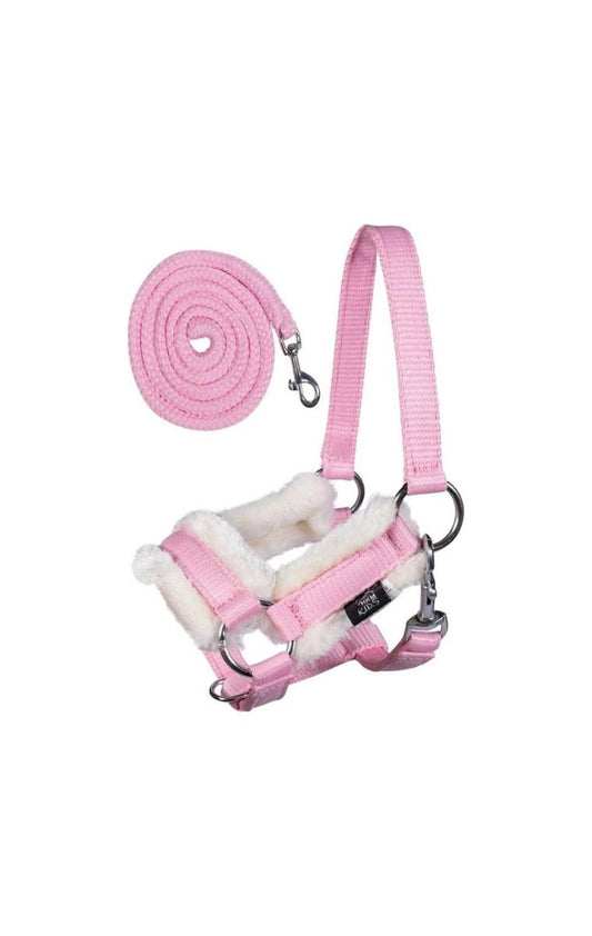 HKM Halsterset Hobby Horse Rose – Schattige Accessoireset voor je Stokpaardje. Dit Halsterset Hobby Horse is verkrijgbaar bij Livin Horse Shop. Frontaanzicht HKM Halsterset Hobby Horse Rose