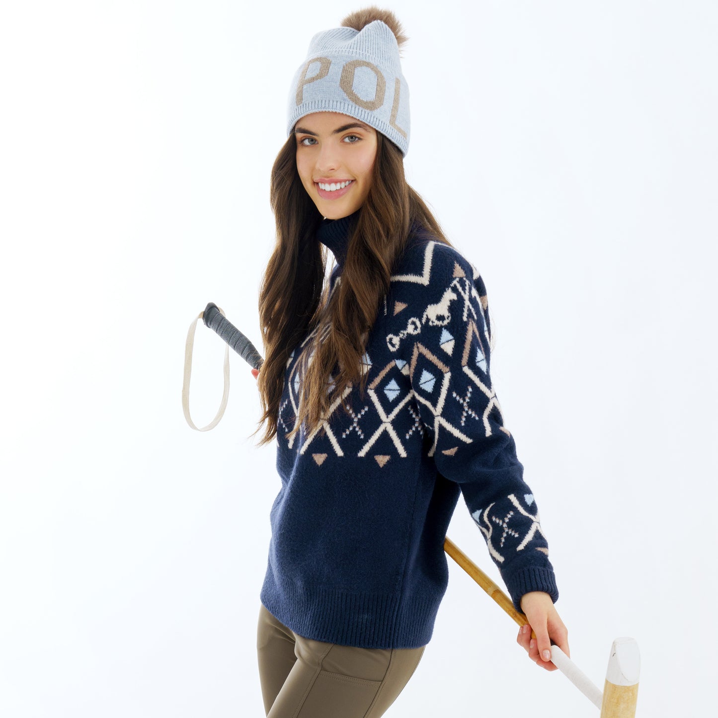 HV Polo Dorian pullover met luxe jacquard breisel en turtle-hals. Comfortabel, stijlvol en warm met uniek paardenbit-detail en kleurrijk patroon. Verkrijgbaar bij Livin Horse Shop