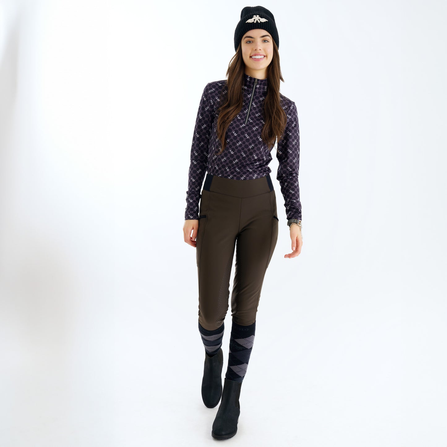 HV Polo Top Peggy shirt zwart met zijdezacht tech jersey, 4-way stretch en UV-bescherming. Modieus, comfortabel en perfect voor trainingen en wedstrijden.