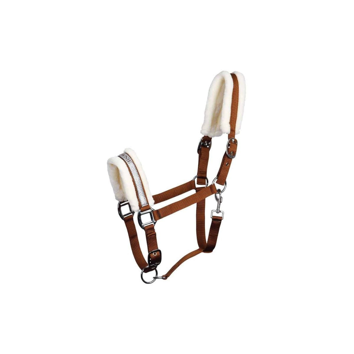 Harry’s Horse Halster ‘Brownie’ – met zilverkleurige neusband en zachte bontvoering. Verstelbaar op 2 punten. Comfort & stijl voor elk paard!
e HKM Halsters zijn verkrijgbaar bij Livin Horse Shop, dealer van LeMieux, Horka en HKM.