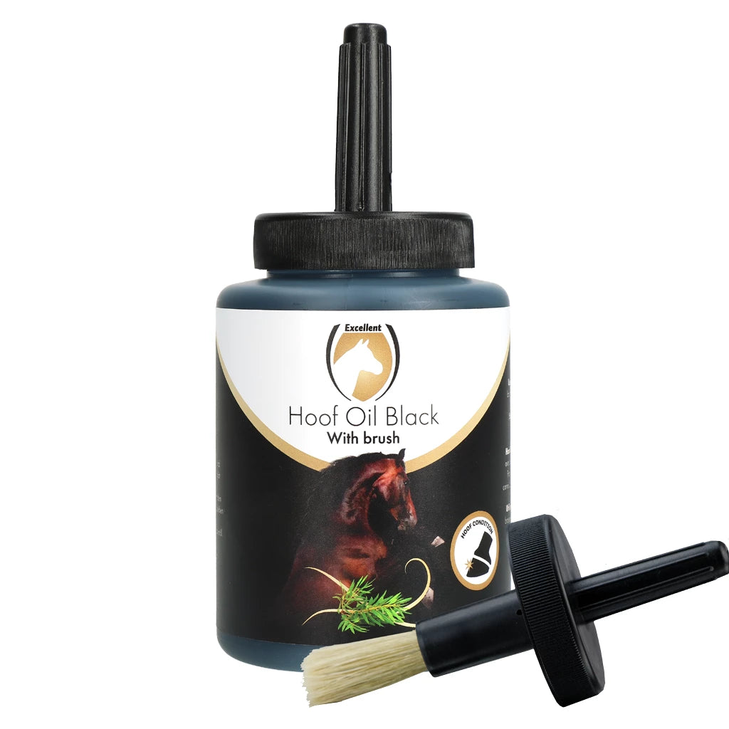 Zwarte hoefolie met tea tree – beschermt en verzorgt donkere paardenhoeven. Met kwast in dop. Verkrijgbaar bij Livin Horse Shop.