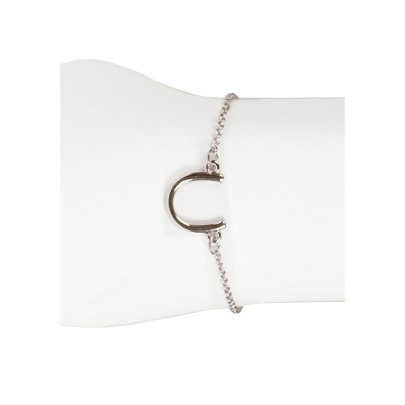 Horka. Stijlvolle brassèn armband met hoefijzer hanger – het gelukssymbool voor dames. Verstelbaar van 19 tot 24 cm. Bestel nu en breng geluk aan je pols!