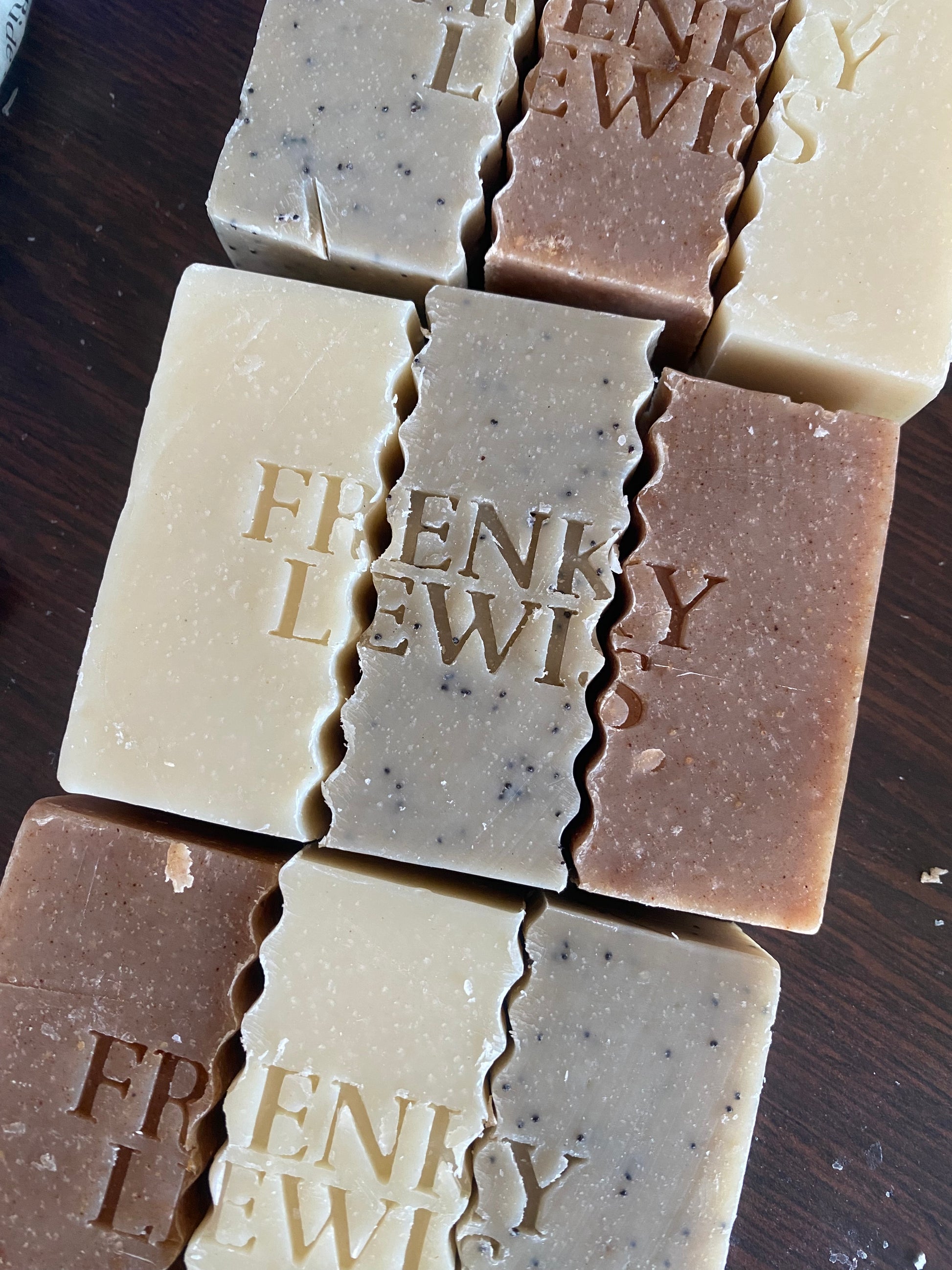 proefpakketje paarden shampoobar, drie soorten shamppobars om uit testen, horsesoap, detail foto proefpakketje