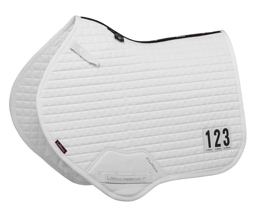 LeMieux Zadeldekje Prosport competition CC Square. Dit LeMieux zadeldekje voor paard en pony zijn verkrijgbaar bij Livin Horse Shop. Dealer van LeMieux. Frontaanzicht LeMieux zadeldekje competition. Zadeldekjes - zadeldekje - zadeldekje voor paard