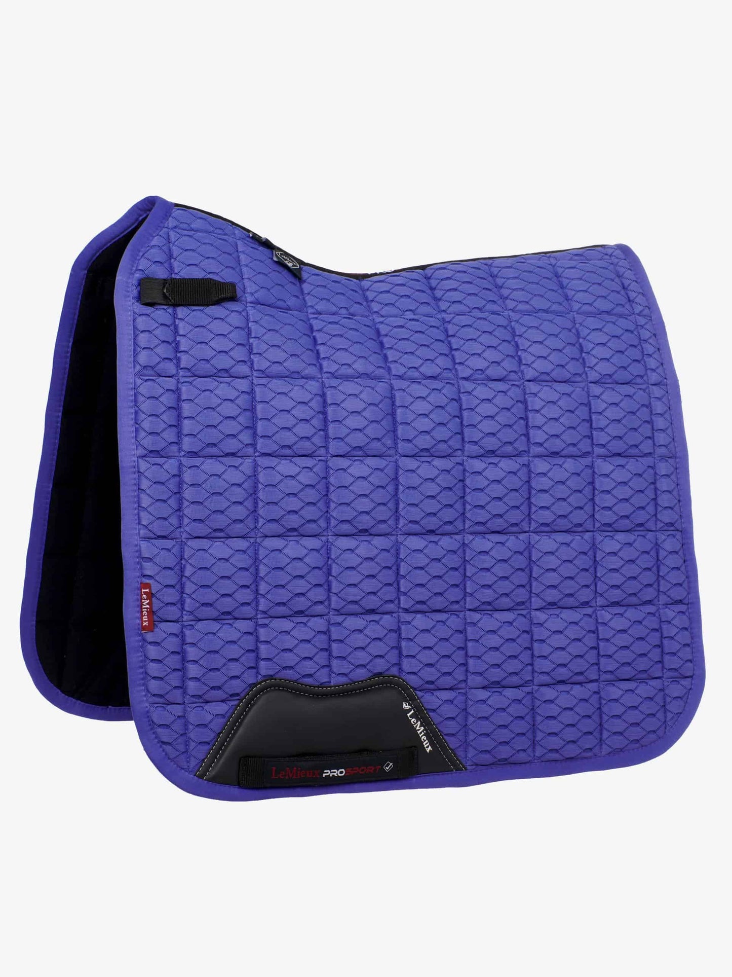 LeMieux Zadeldekje Dressage Carbon Mesh Square Bluebell.Dit LeMieux Zadeldek is verkijgb aar bij Livin Horse shop, dealer van LeMieux! Frontaanzicht LeMieux Zadeldekje Dressage Carbon Mesh Square Bluebell.