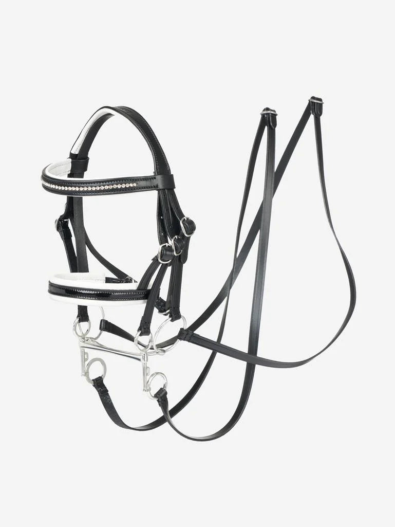 LeMieux Hobby Horse Double Bridle – Echt leren hoofdstel voor stokpaarden. Dit Hobby Horse Hoofdstel is verkrijgbaar bij Livin Horse Shop. Frontaanzicht