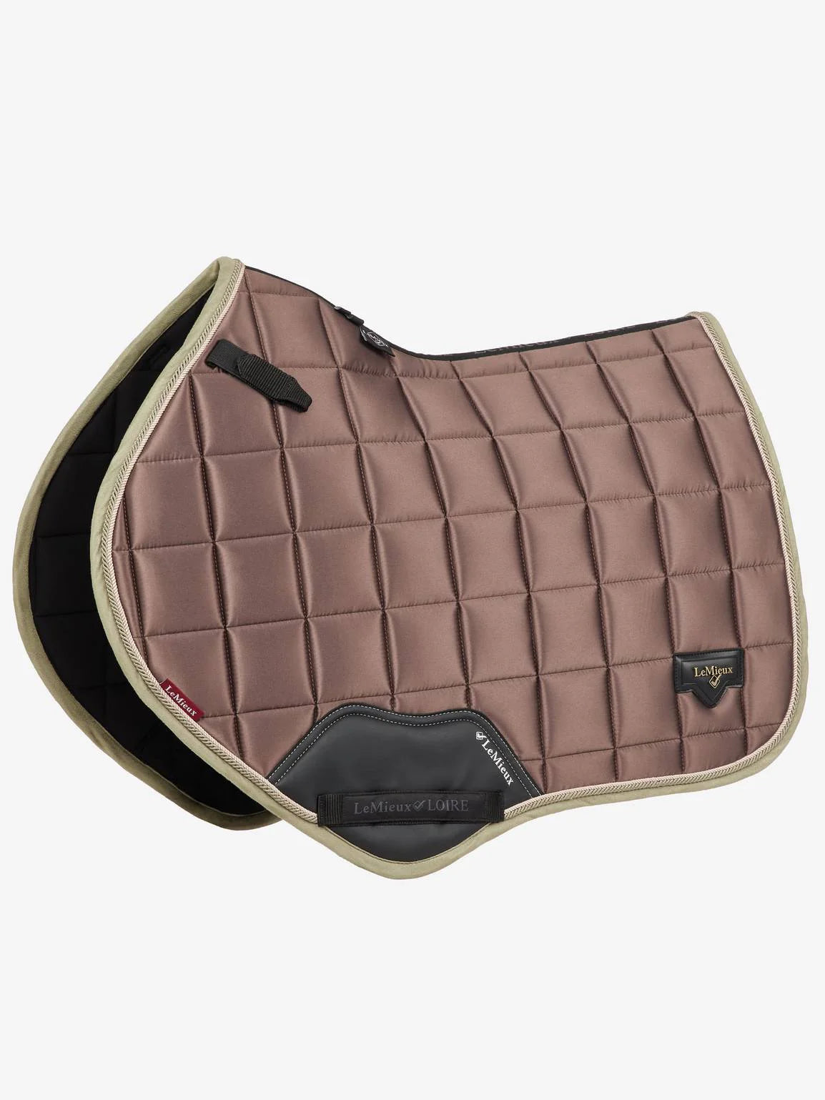 LeMieux Zadeldekje Loire Classic Close Contact Square Walnut. Dit LeMieux zadeldekje is verkrijgbaar bij livin Horse Shop. Frontaanzicht zadeldek Walnut. Zadeldekjes voor paard - zadeldekjes voor pony