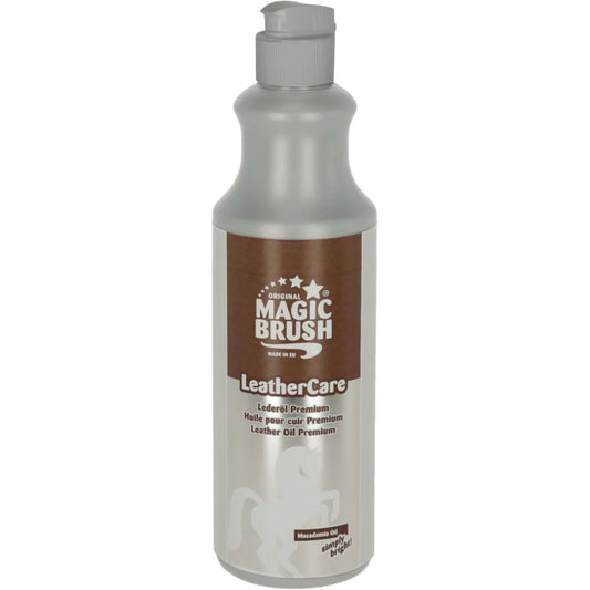 Verzorg je leer met Magic Brush Lederolie Premium. Diep voedende olie voor zadels, hoofdstellen & laarzen. Voorkomt uitdroging & beschermt tegen vocht. Verkrijgbaar bij Livin Horse Shop.