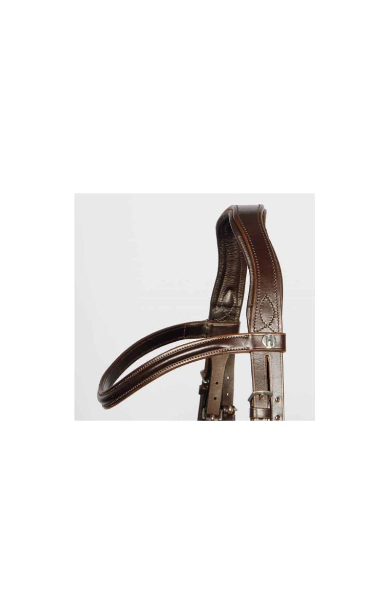 Harry’s Horse Hoofdstel Anatomic bruin.Harry’s Horse Hoofdstel Anatomic Bruin – Anatomisch Lederen Hoofdstel met Sperriem en Webband Teugels. Hoofstellen voor paard en pony zijn verkrijgbaar bij Livin Horse Shop, dealer van LeMieux, Horka en HKM.