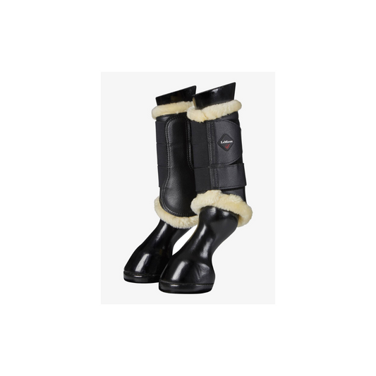 LeMieux fleece brushing boots zwart/naturel – zacht, sterk en stijlvol. Voor- en achterbenen. Comfort & bescherming in één. Shop nu bij Livin Horse Shop!