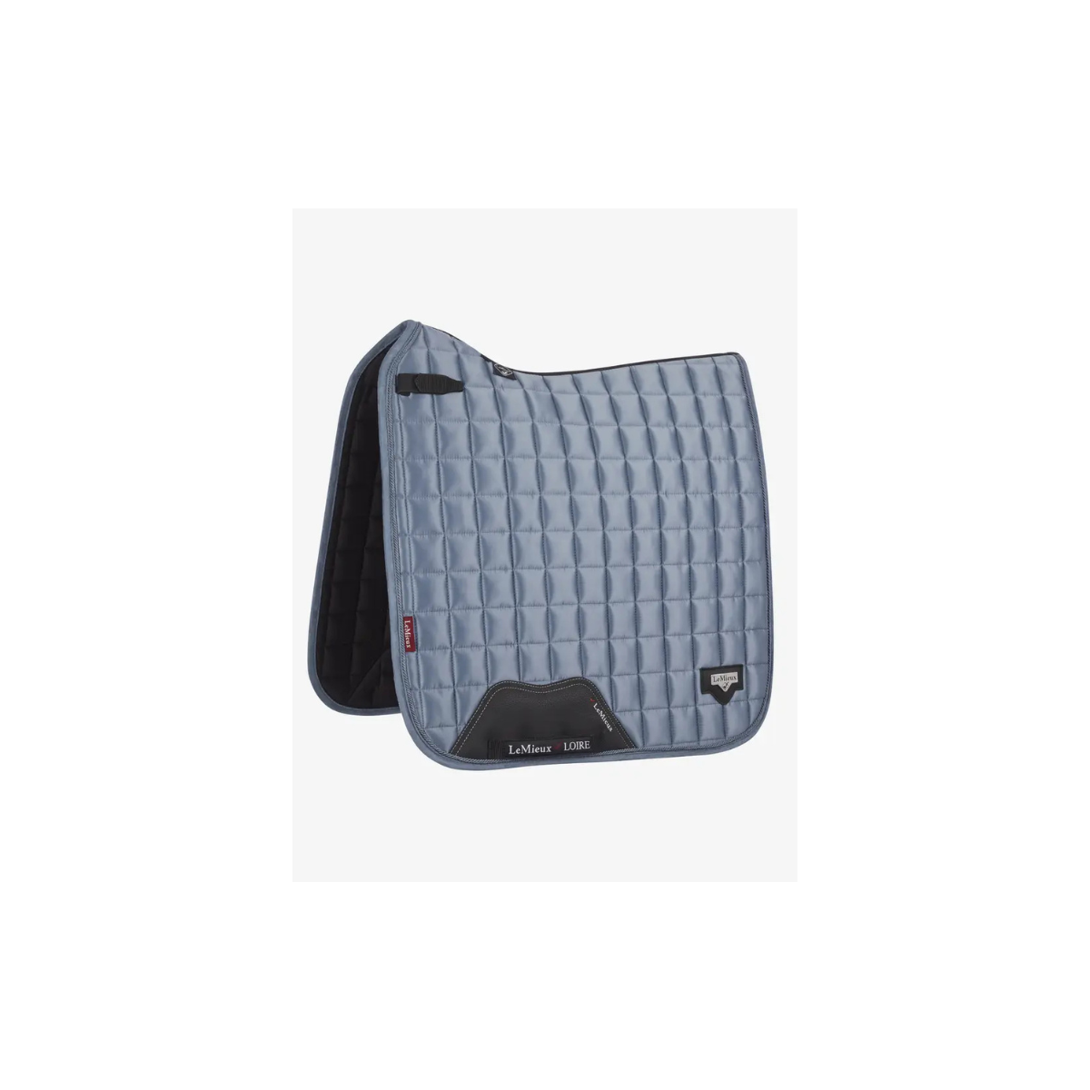 LeMieux Zadeldekje Loire Classic Dressage Square Ice Blue. Dit LeMieux Zadeldek is verkrijgbaar bij Livin Horse Shop, dealer van LeMieux. Frontaanzicht LeMieux Zadeldekje Loire Classic Dressage Square Ice Blue