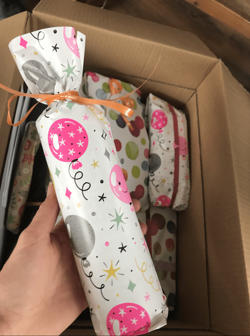 Ontdek de extra grote Mystery Box XL van Livin Horse Shop! Tot 100% meer waarde, boordevol verrassende paardenspullen afgestemd op jouw voorkeuren. Feestelijk verpakt!