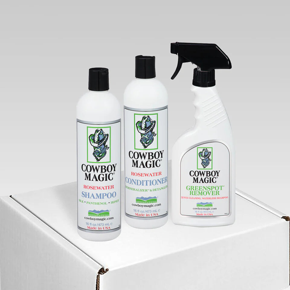 Cowboy Magic Verzorgingsset – Shampoo, Conditioner & Greenspot Remover (473 ml). Deze veerzorgingsset Cowboy Magic is verkrijgbaar bij Livin Horse Shop, dealer van Cowboy Magic.