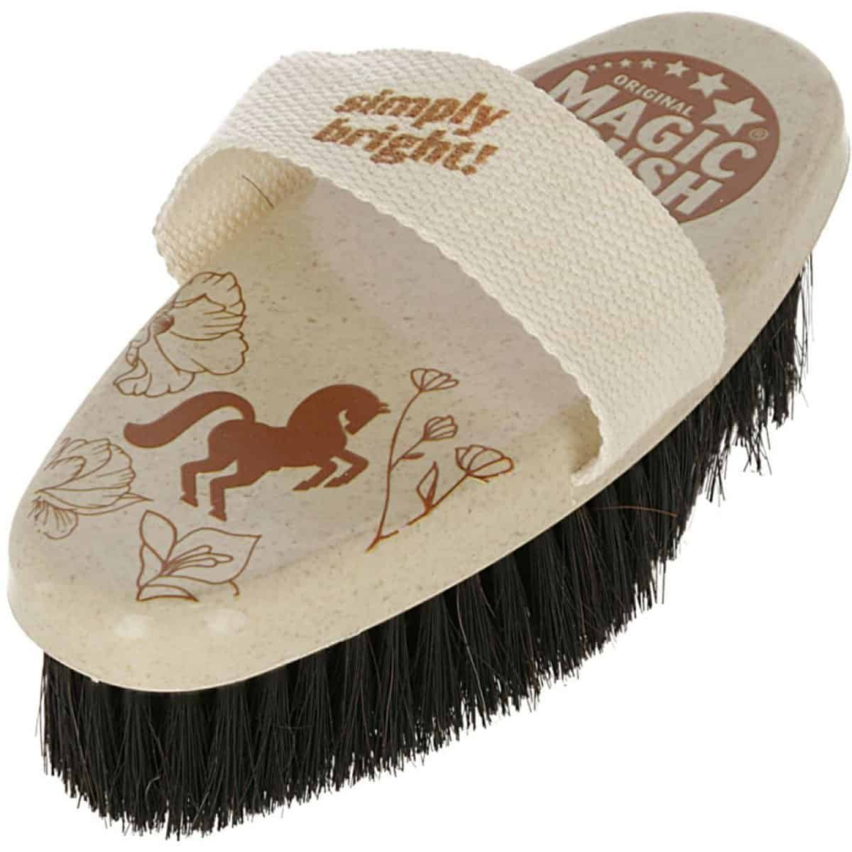 Magic Brush Glansborstel Water Lily Gerecycled. Magic Brush Water Lily Glansborstel met paardenhaar, gemaakt van 60% gerecycled plastic en natuurlijke vezels. Met katoenen handvat. Duurzaam en Europees geproduceerd.