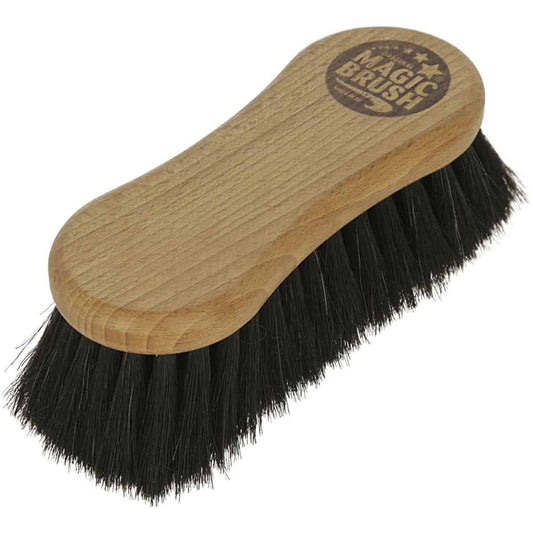 Magic Brush Glansborstel Water Lily. Magic Brush Finishing Brush van duurzaam Duits beukenhout en zacht paardenhaar. Anatomisch vormgegeven voor comfort. Voor een prachtige glans. Verkrijgbaar bij Livin Horse Shop.