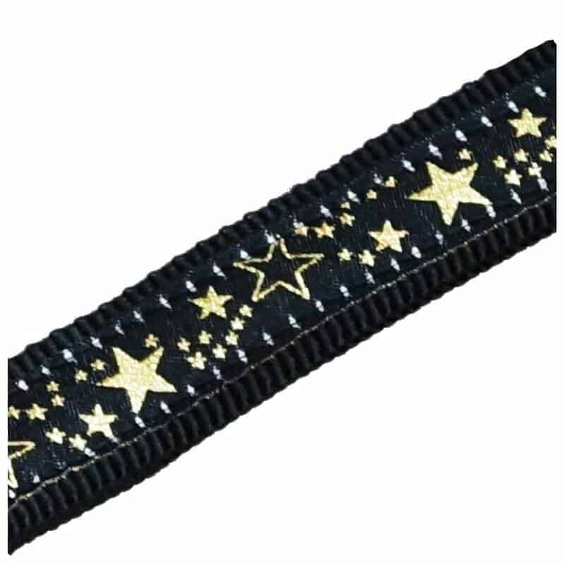 halsterset stars. Horka halsterset stars. HKM halsterset in zwart met gouden sterren en fournituren. Inclusief halstertouw met paniekhaak. Stijlvolle en veilige keuze voor je paard.
