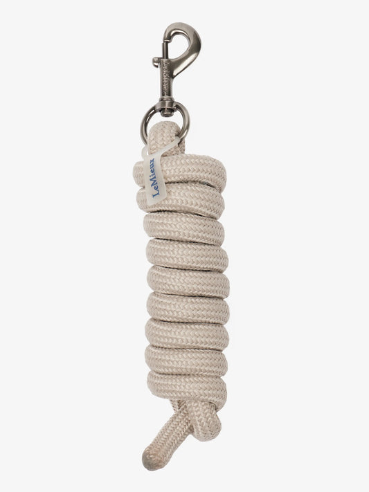 LeMieux Essence Leadrope Stone
Deze Leadrope is een typisch 2m lange touw, in klassieke kleuren.Met een stevige en veilige musketonhaak met LeMieux-logo voor bevestiging aan het halster van je paard, mix en match deze kleurrijke touwen met ons hele assortiment stijlvolle halsters.
Duurzaam, en gemakkelijk in de handen. Paardenlijn van LeMieux.