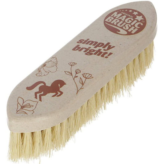 Magic Brush Borstel Water Lily Gerecycled. Magic Brush Water Lily harde borstel gemaakt van 60% gerecycled plastic en natuurlijke vezels. Met katoenen handvat. Duurzaam en geproduceerd in Europa.