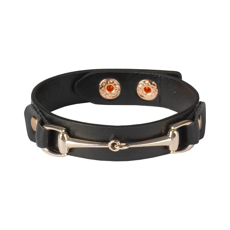 Stoere kunstlederen armband met metalen bit. Verstelbaar met drukknopen. Perfect cadeau voor iedere paardenliefhebber. Verkrijgbaar bij Livin Horse Shop!