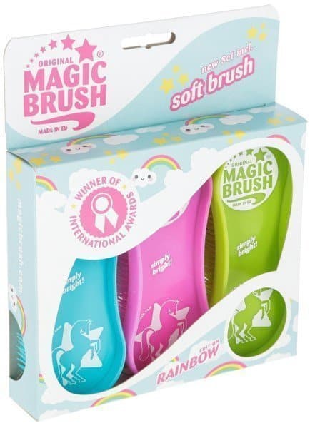 De Magic Brush Borstelset Rainbow bevat borstels voor hoeven, benen en lichaam. Verwijdert modder & losse haren, werkt als zweetmes en is ook geschikt om mee te wassen.