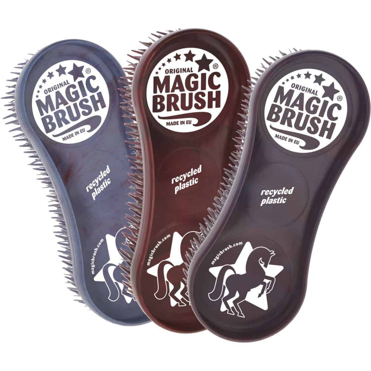 Magic Brush Borstelset WildBerry Recycled. Duurzame Magic Brush WildBerry Borstelset van gerecycled plastic. Uniek kleurverloop, multifunctioneel voor hoef, benen & lichaam. Achterzijde als zweetmes te gebruiken.