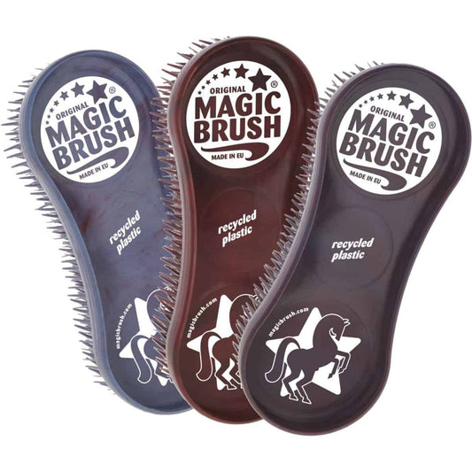 Magic Brush Borstelset WildBerry Recycled. Duurzame Magic Brush WildBerry Borstelset van gerecycled plastic. Uniek kleurverloop, multifunctioneel voor hoef, benen & lichaam. Achterzijde als zweetmes te gebruiken.
