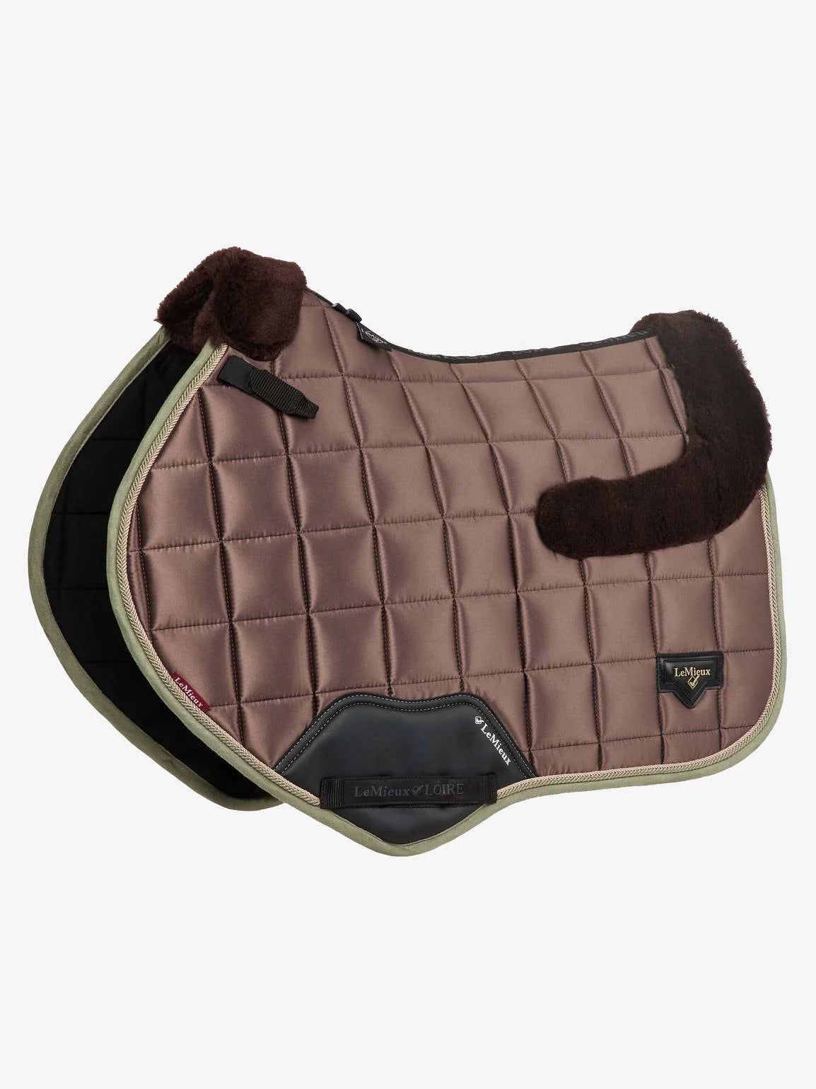 LeMieux Zadeldekje Merino+ Loire Classic Close Contact Square Walnut.Dit LeMieux Zadelkdekje is verkijgbaar bij Livin Horse Shop Frontaanzicht LeMieux Zadeldekje Walnut. Zadeldekjes coor paard of pony.