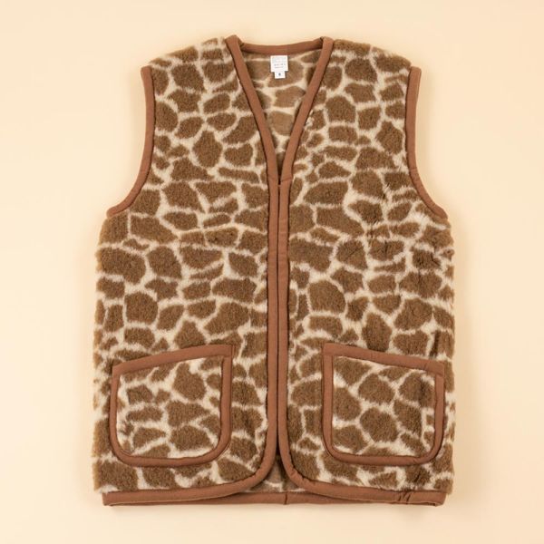 Moonrise wollen dames vest Giraffe – Luxe 100% merinowol met houten knopen en zakken. Zachte, warme en stijlvolle look met tijdloze dierenprint.