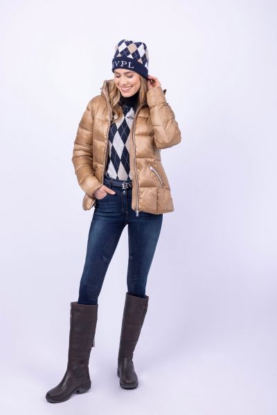 HV Polo Beanie HVP Argyle Dark Berry – Warm, Gebreid & Stijlvol voor Paardrijden