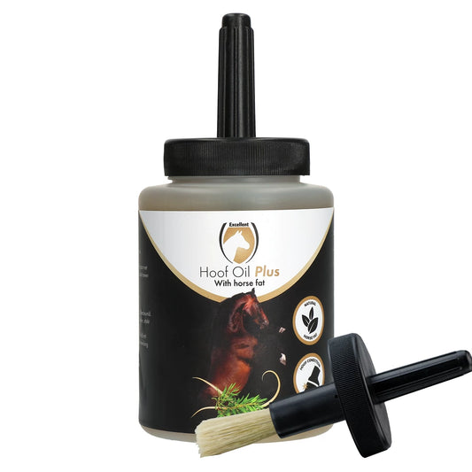 Hoefolie met 100% paardenvet, glycerine en vitamines A & D. Verzorgt, voedt en geeft glans. Verkrijgbaar bij Livin Horse Shop – 500 ml met kwast.