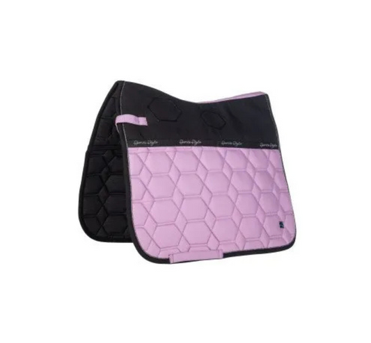 HKM Zadeldekje Dressuur Harbour Island Lichtpaars . Dit HKM Zadeldek is verkrijgbaar bij Livin Horse Shop. Frontaanzicht HKM Zadeldekje Harbour Island Lichtpaars