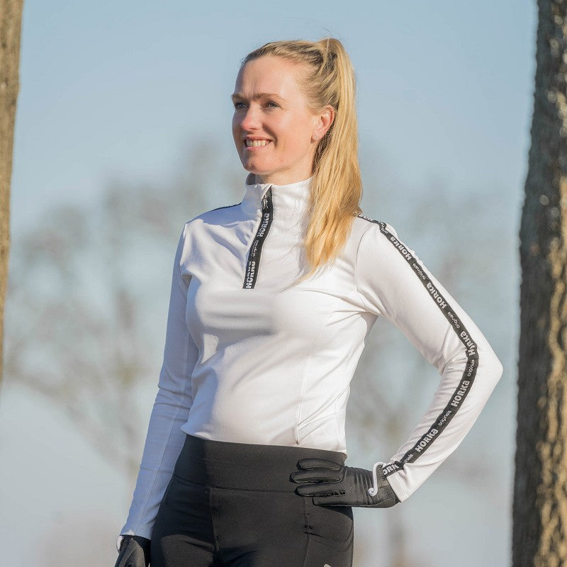 HORKA Originals Tape Shirt voor dames met lange mouwen. Ademend, sneldrogend en geurremmend dankzij Polygiene. Ideaal voor paardrijden en stal.