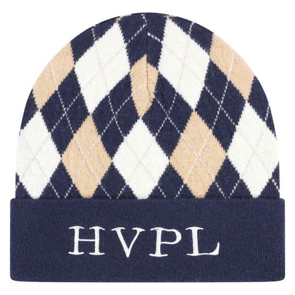 De HV Polo Beanie HVP Argyle in Navy combineert klassieke stijl met optimaal comfort. Het gebreide argyle-patroon geeft de beanie een tijdloze uitstraling, terwijl het subtiele HV Polo-logo een luxueuze touch toevoegt.