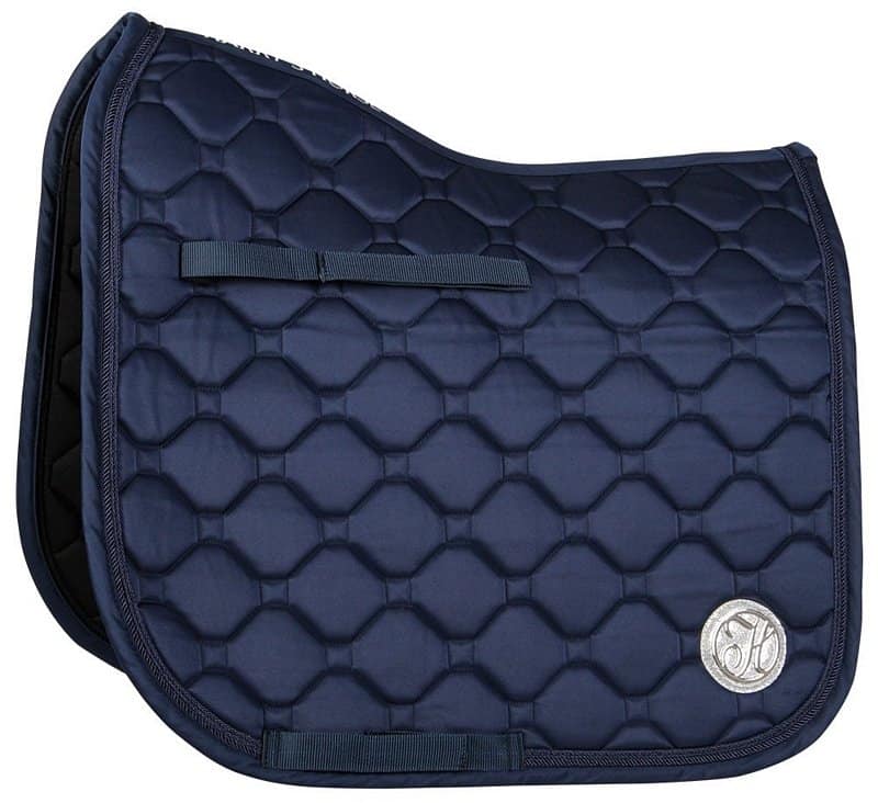 Het Harry’s Horse Zadeldekje Silverton Dress Blues heeft twee luxe koorden, glitter H badge en ademende coolmesh voering voor optimale ventilatie en comfort van je paard.