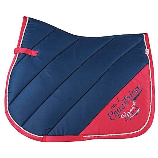 Het Horka zadeldekje Equestrian Sport is de perfecte combinatie van stijl, comfort en kwaliteit. Dit veelzijdige zadeldek is ontworpen voor dagelijks gebruik én voor wedstrijden, en biedt je paard optimale ondersteuning onder het zadel. 