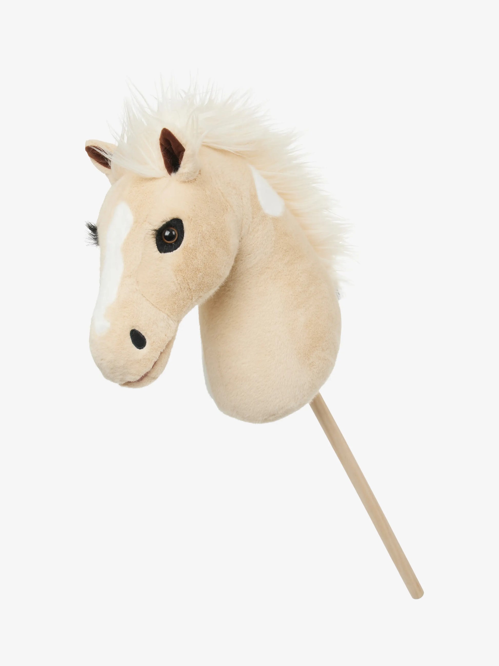 Het LeMieux Hobby Horse Stokpaardje Lemon is veel meer dan alleen paardenspeelgoed. Lemon is de geliefde ponymascotte van LeMieux en speelt een bijzondere rol binnen het merk. Via samenwerking met liefdadigheidspartner World Horse Welfare heeft LeMieux met Lemon sinds 2022 al meer dan £45.000 ingezameld voor dit goede doel. Zo draagt spelen met Lemon ook bij aan bewustwording en zorg voor paarden wereldwijd.

Lemon heeft een superzachte vacht, ideaal om te borstelen en te verzorgen, en pluizige manen die ui