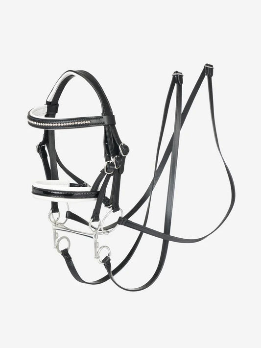 LeMieux Hobby Horse Double Bridle – Echt leren hoofdstel voor stokpaarden. Dit Hobby Horse Hoofdstel is verkrijgbaar bij Livin Horse Shop. Frontaanzicht