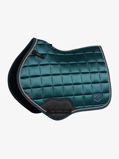 LeMieux Loire Classic Close Contact Square in Jungle: stijlvol springzadeldek met bamboevoering, hoge schoftvorm en zachte binding. Bestel bij Livin Horse Shop!