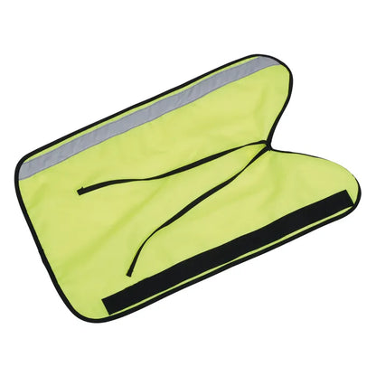 Signaalgele reflex staartbeschermer met reflecterende strepen en fleece-voering. Verstelbaar met klittenband voor een comfortabele en veilige pasvorm.