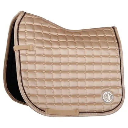 Harry’s Horse Zadeldek Reverso Satin - Karamel Dit Zadeldekje Satin Karamel is verkrijgbaar bij Livin Horse Shop. Frontaanzicht Harry’s Horse Zadeldek Reverso Satin - Karamel