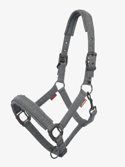 Lemieux Aspen halster met luxe visgraatmotief: sterk nylon, geborstelde metalen details, verstelbaar en met snelklik-sluiting. Bestel bij Livin Horse Shop!