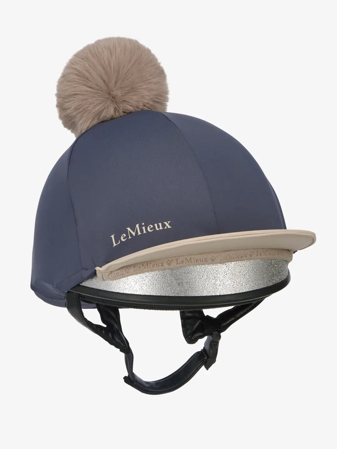 LeMieux Cap Cover Dusk/Almond. Deze Lemieux Cap Cover is verkrijgbaar bij Livin Horse Shop. Frontaanzicht LeMieux Cap Cover - eventing - cap cover 