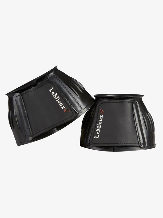 LeMieux Rubber Springschoenen Zwart. Deze LeMieux ~Springschoenen zijn verkrijgbaar bij Livin Horse Shop. Frontaanzicht LeMieux Springschoenen voor paard en pony.